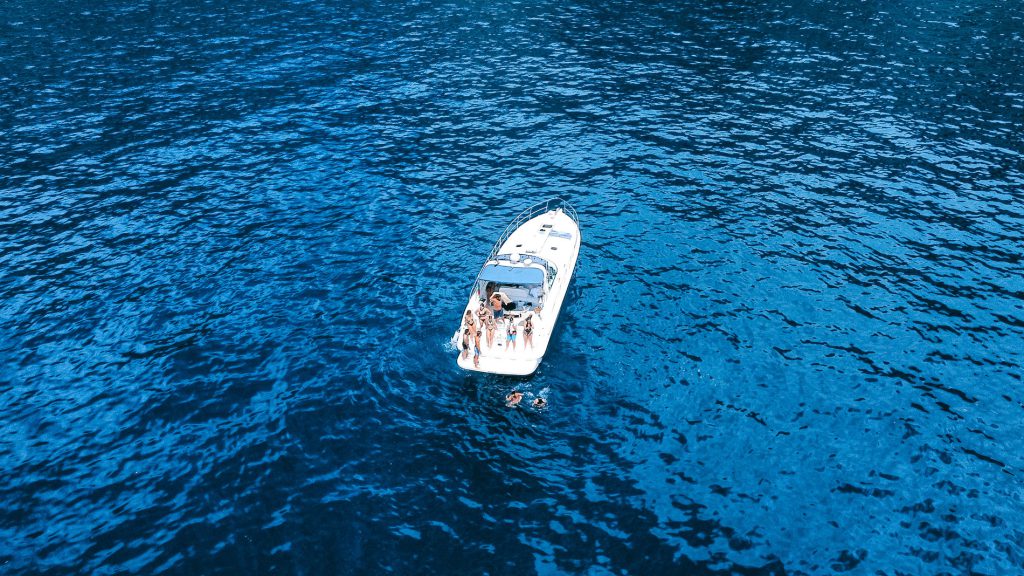 Yacht Relaxing Tour On Tales